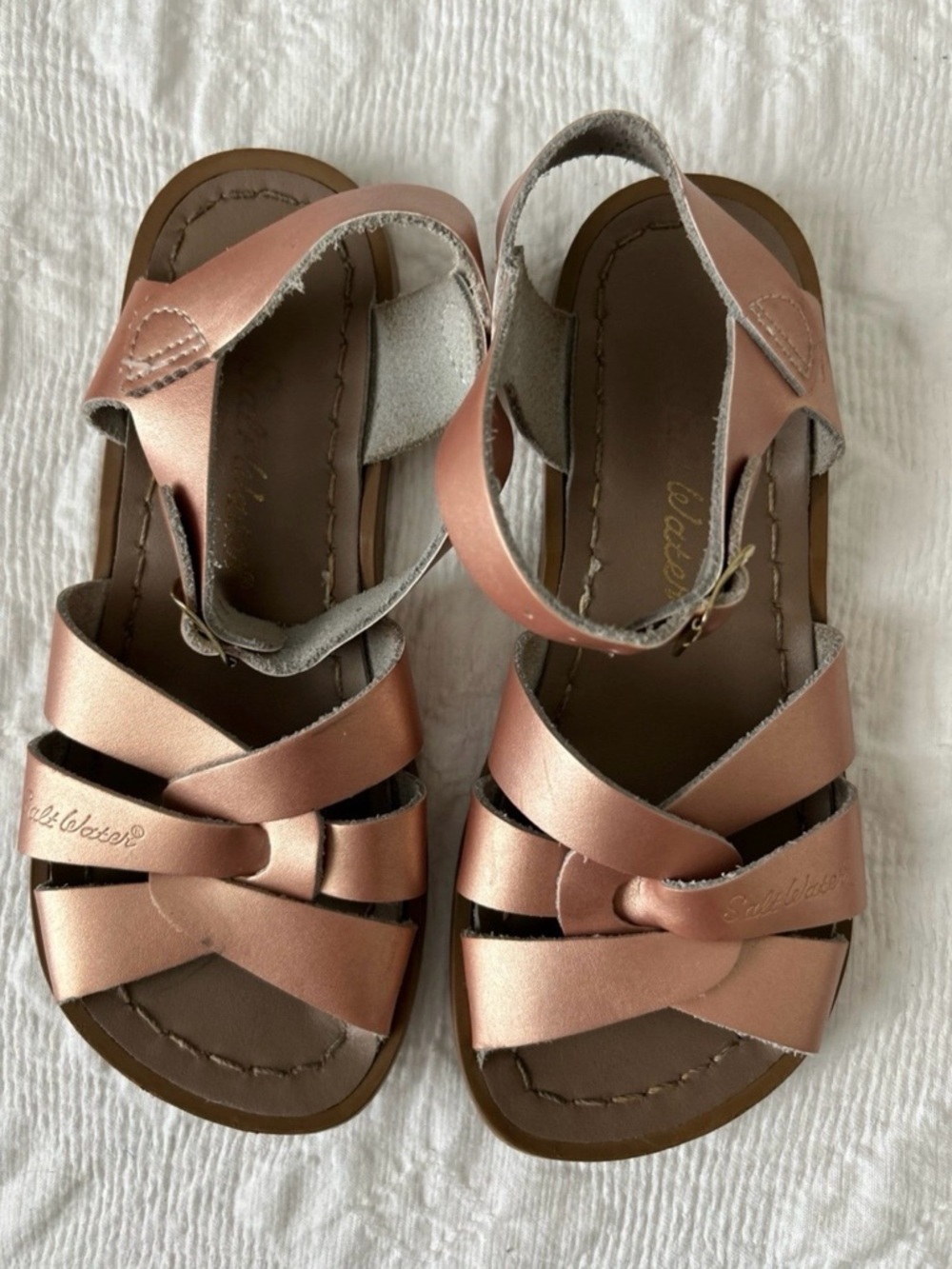 The Salt Water Sandals For Girls, Color Bronze, Size 13,
Good Condition.